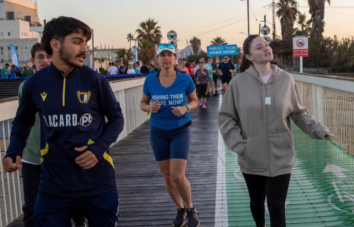 Dans mes nuits les plus sombres, pour essayer de m’apaiser, je pensais à Simone Veil.
Je me disais qu’elle avait vécu le pire, qu’elle s’était relevée et qu’elle avait accompli de grandes choses.

Je pensais à ma cousine Agam, 17 ans, très engagée politiquement, notamment pour la