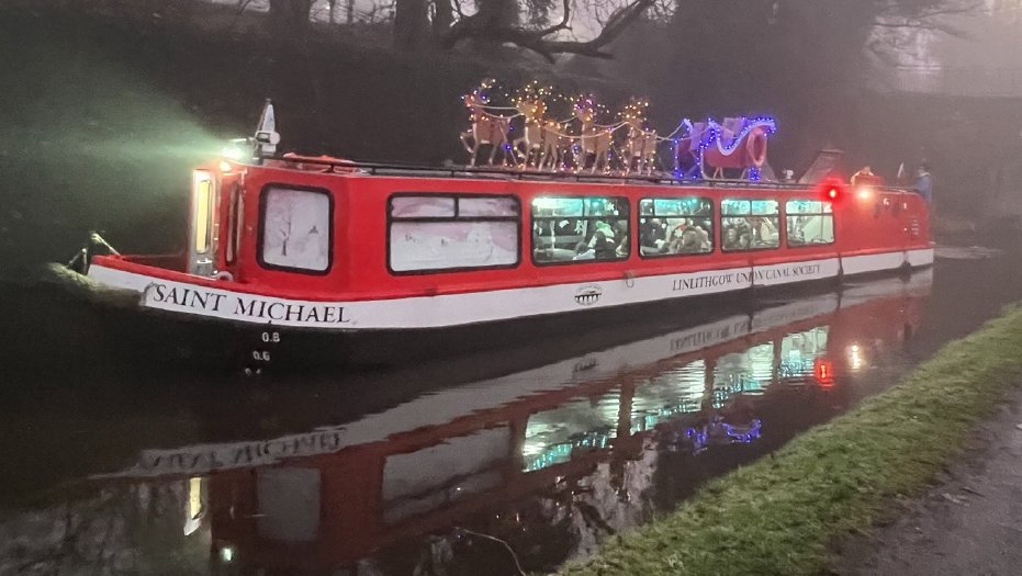 Only a week before Santa parks his sleigh on top of St Michael to come aboard to give pressies to the children on board. Book your family table for this event here - only a few places left! bookings.lucs.org.uk/cruise/3