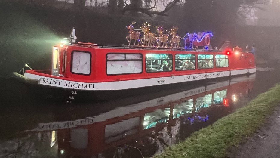 Only a week before Santa parks his sleigh on top of St Michael to come aboard to give pressies to the children on board. 
Book your family table for this event here - only a few places left!
bookings.lucs.org.uk/cruise/3