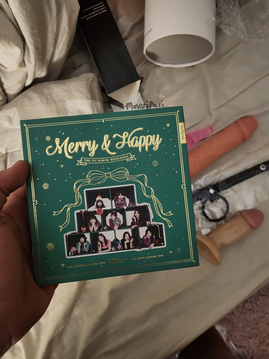 minaripari's tweet photo. It's officially twicemas 🤗❤️❤️❤️ https://t.co/4FJiFyValN