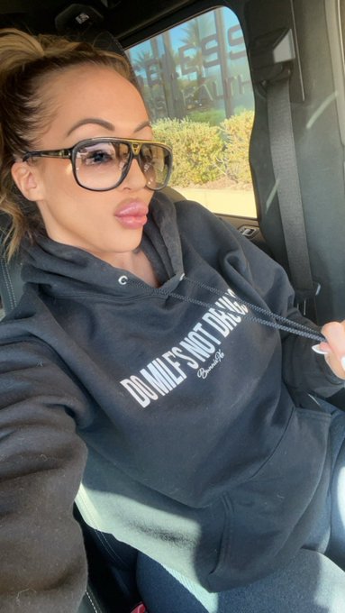 Do Milfs not Drugs 😜 Shoutout to my girl @omgitsbunnie for the hoodie 💕 https://t.co/5nbQ0JX4uX<a class="tags" href="/tag/omgitsbunnie">@omgitsbunnie</a><a href="/tag/july11"class="tags"><span>#july11</span></a>