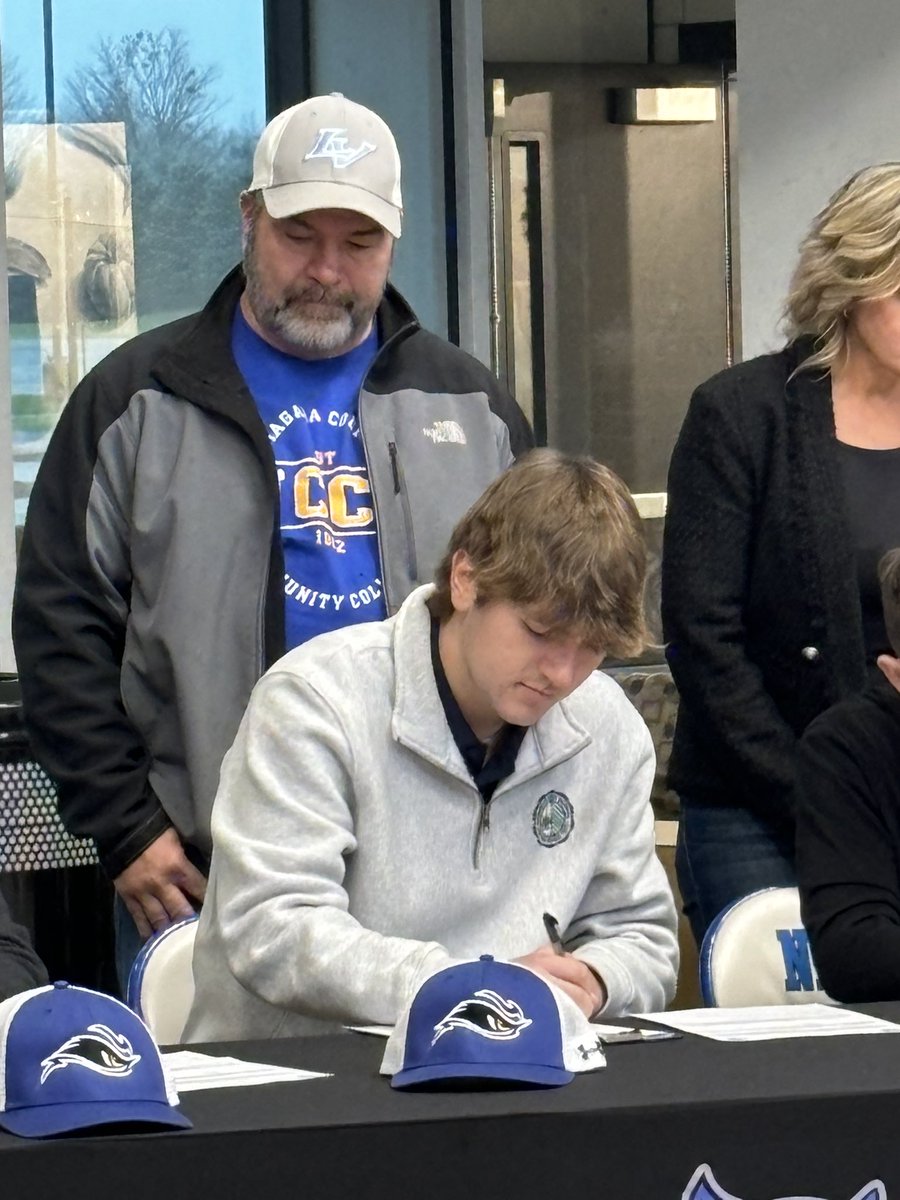CooperPrizel's tweet photo. Signing day with @NiagaraTwolves. Couldn’t be more grateful and excited for the future! @MClingersmith @coachjbecks @CJ16Gonz @TheAcademyofWNY @kennyj_34 @prizel27 @LakeViewTravel1 @JustinSantonoci https://t.co/szYMtgX9Lh