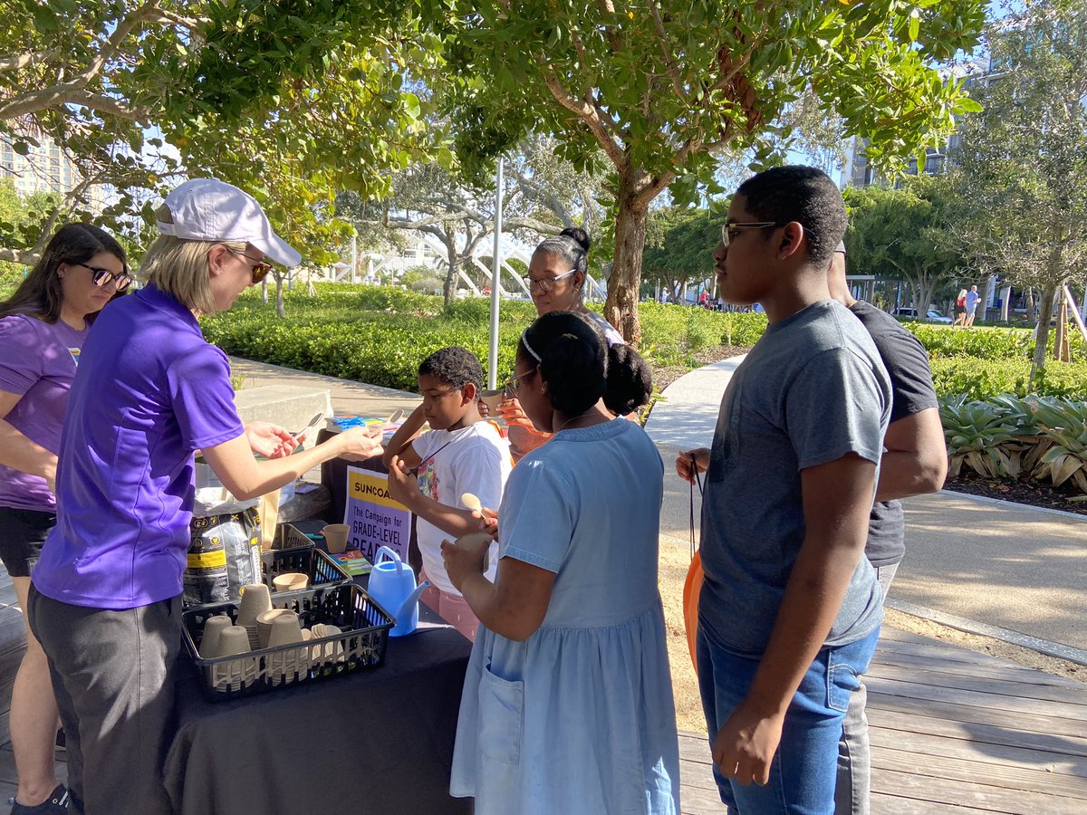 mthorntontpf's tweet photo. Families are enjoying the beautiful day together at The Bay Eco Summit! @ThePattersonFdn @SuncoastCGLR @LeerPara3ro @LSmithTPF @KMadakTPF https://t.co/yELJ1IL0PL