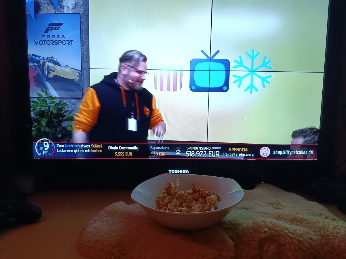 #FriendlyFire9 - auch mit Popcorn 🍿 😅 <a href="/Gronkh/">𝑮𝑹𝑶𝑵𝑲𝑯</a> hat gesagt, wir sollen das Popcorn vor den Fernseher legen, haben wir gemacht xD