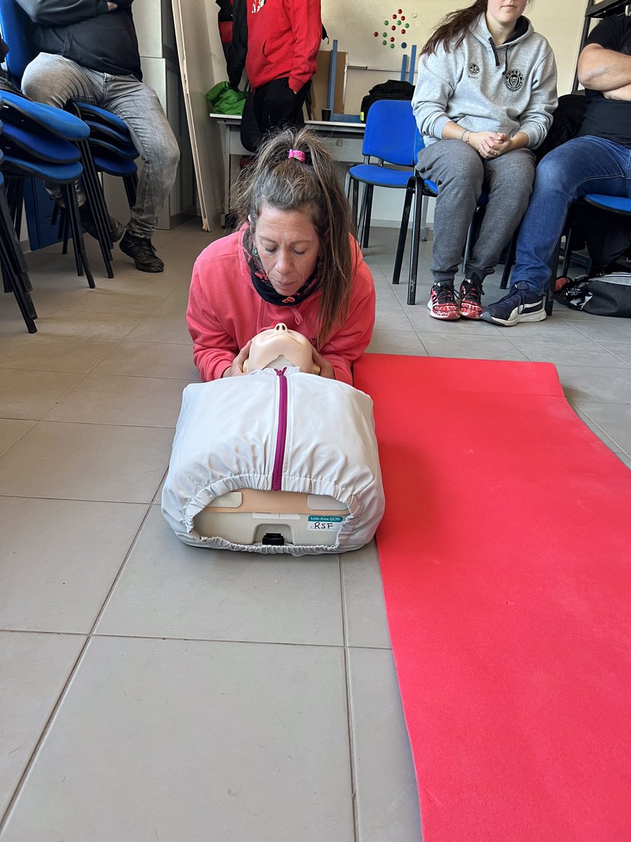 ENEEferugby's tweet photo. 📚Hoy se ha realizado el curso de Level 1 @WorldRugby de Primeros Auxilios en Sitges, en colaboración con @rugby_cat

La formadora ha sido Rita Sahún https://t.co/Nat8DkIBaY