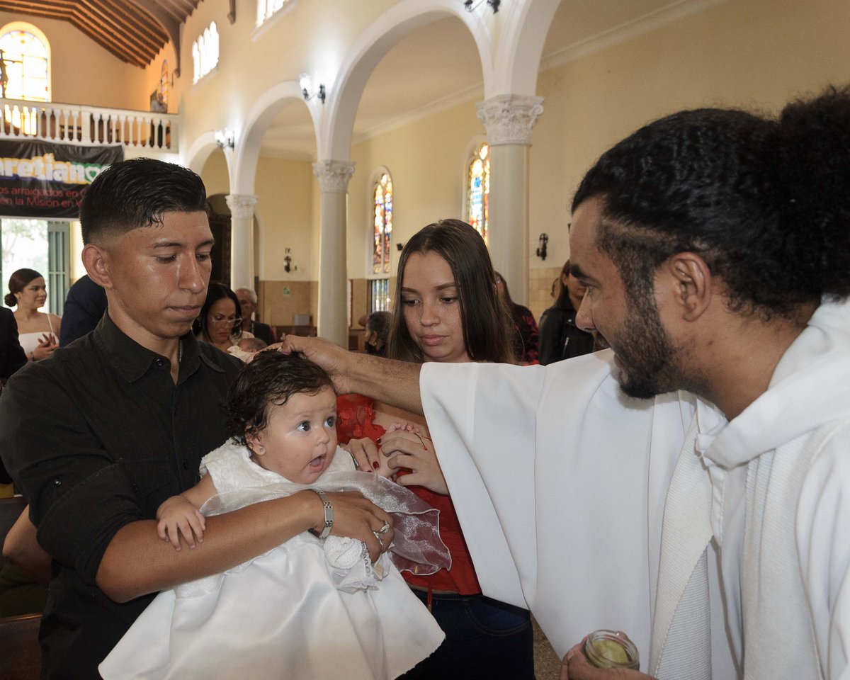 mpfotograf's tweet photo. #reportaje #fotográfico
del #bautizo de Crisbeth. Dios bendiga siempre a esta niña y a sus padres y familia. Para contrataciones en #Caracas, de la cobertura de sus #bautizos, #cumpleaños, #bodas , #comuniones, quince años y #eventos en general, Whatsapp 04141229299 y 04141185093 https://t.co/8jP01XBl7F