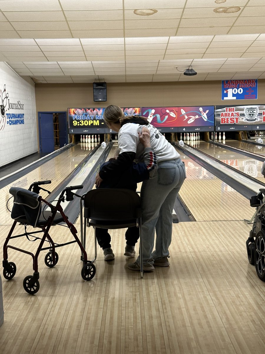 eurekacollegesb's tweet photo. Spent the morning along side @ECRedDevilsBase at the @SO_Illinois State Bowling tournament! 

We had so much fun watching the athletes compete! Congratulations to all the bowlers! https://t.co/jnqc8jZf7e