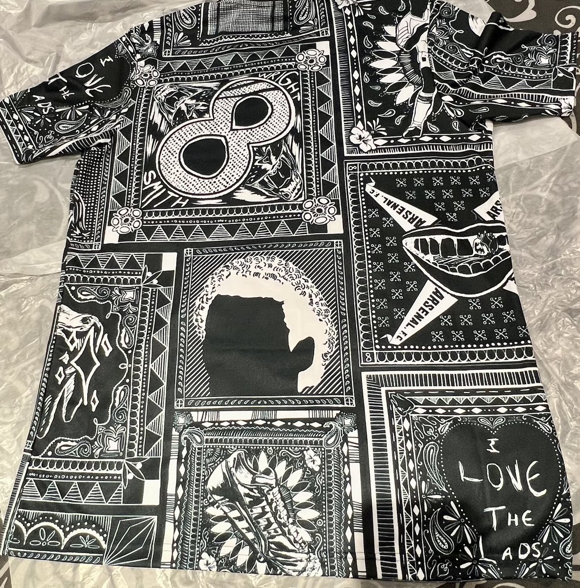 Another 3 points and then arrive home to this master piece 👌🏻#Arsenal 

<a href="/IanWright0/">Ian Wright</a> <a href="/Arsenal/">Arsenal</a> <a href="/adidasfootball/">adidas Football</a>