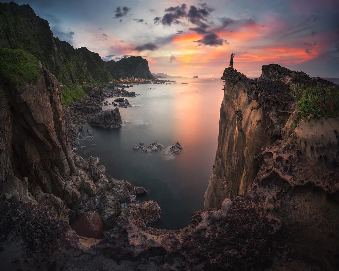 There is no better scenery than in memory, so the best thing is not to revisit the same place.