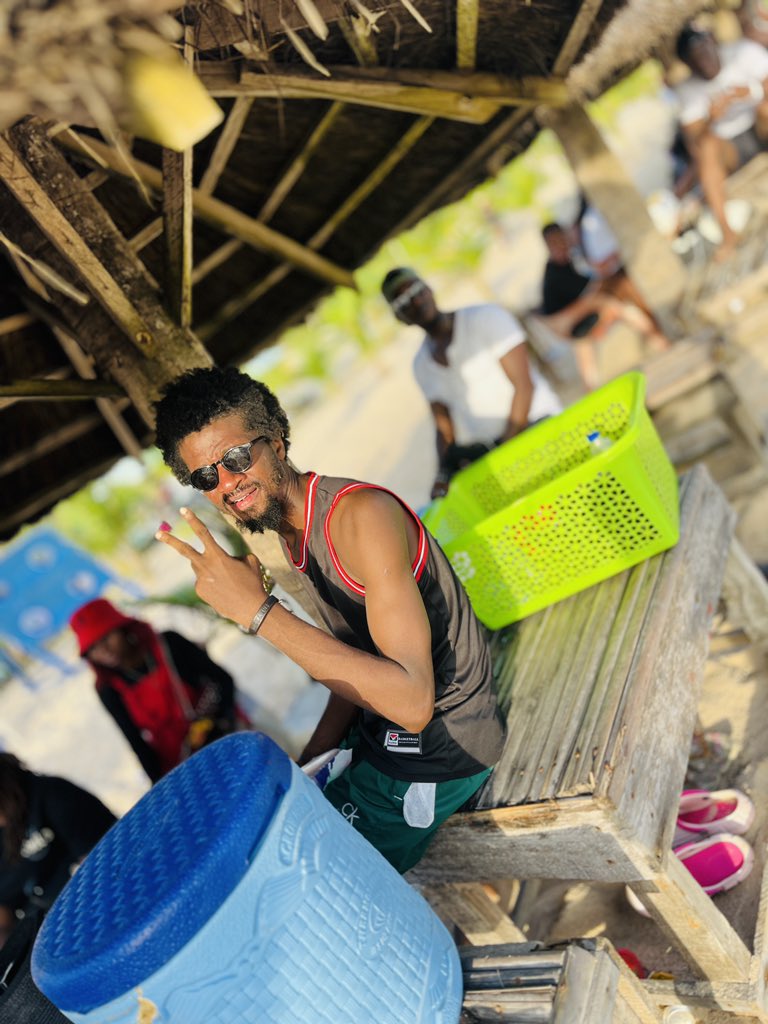 babyface2all's tweet photo. Sometimes, just chill…
#LoveBeing
#GamesAnchorAndMC https://t.co/kSCaqt73Wt