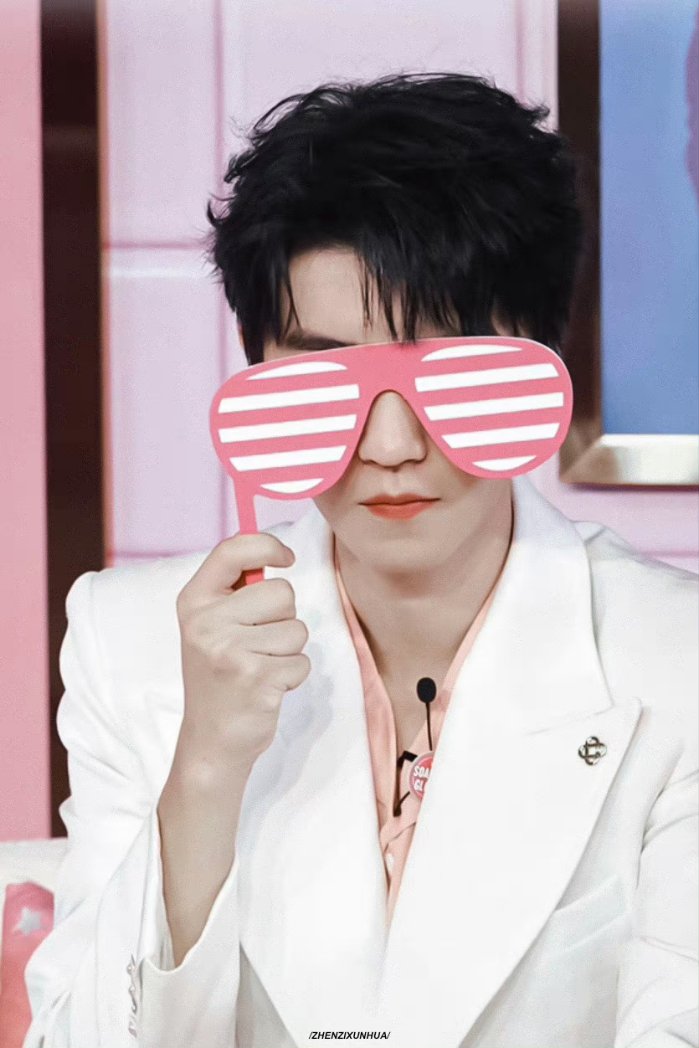 UniqueKarry's tweet photo. 好可爱 想亲😘😘😘
#王俊凯 #王俊凱 #karrywang #TFBOYS #ワンジュンカイ #왕준개 #หวังจวิ้นข่าย #VươngTuấnKhải #刺猬 #callmecrazy #749局 #野孩子 https://t.co/vFGIKuRUMz
