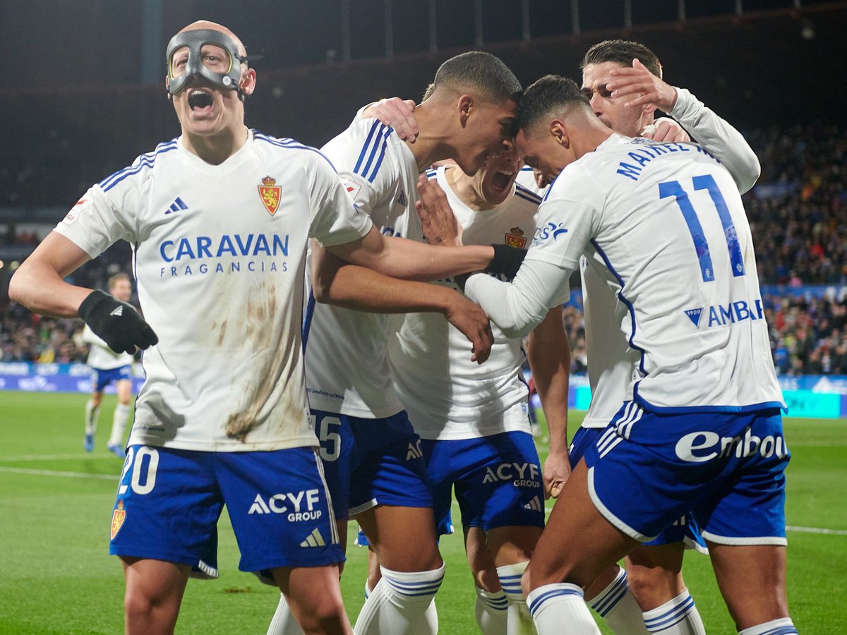 RealZaragoza's tweet photo. ZARAGOZA

NUNCA 

SE RINDE