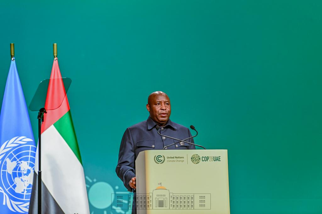 NtareHouse's tweet photo. Le Chef de l'Etat #Burundi-ais, S.E @GeneralNeva, a partagé la vision et les initiatives du Burundi pour renforcer la résilience au changement Climatique, lors de son discours de circonstance prononcé ce 2/12 à l'occasion de la #COP28 à #Dubaï https://t.co/tZ8CjY46ax