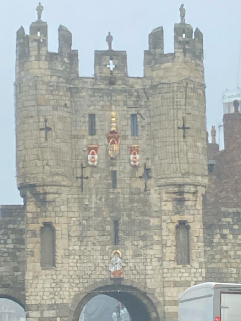 Hi! It’s Alex! We made it to York, the ancient capital of the North and ancestral home of Ricardians! Here to attend the ‘Princes in The Tower’ event at the Yorkshire Museum. Managed a spot of tea with Philippa Langley, @MattLewisAuthor, Amanda Geary )of the @rsociety_iii) and…