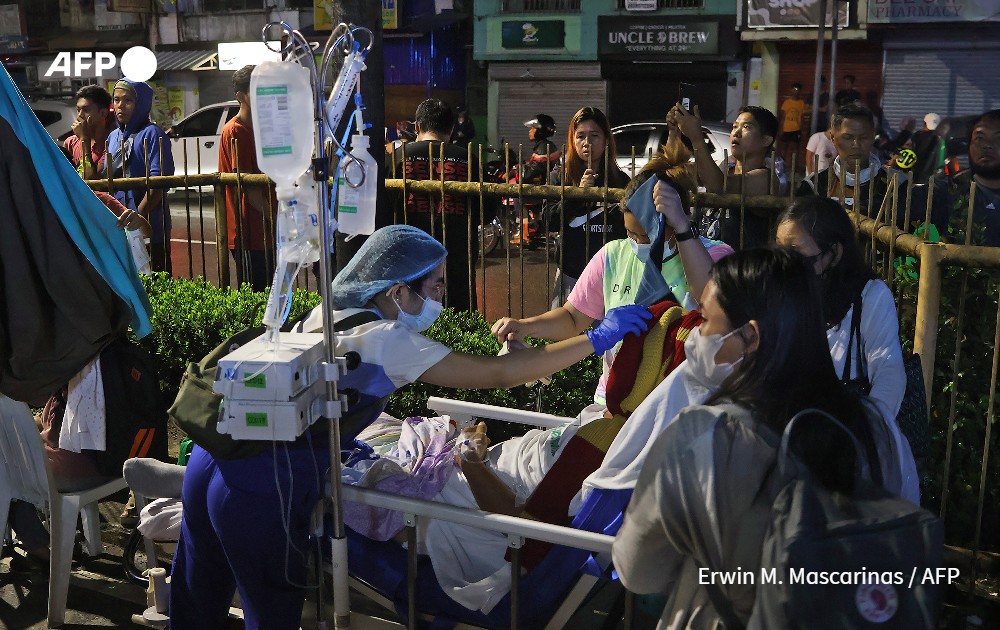 AFP's tweet photo. Images following major quakes in Mindanao of the Philippines #AFPphotos https://t.co/xJts2maYph