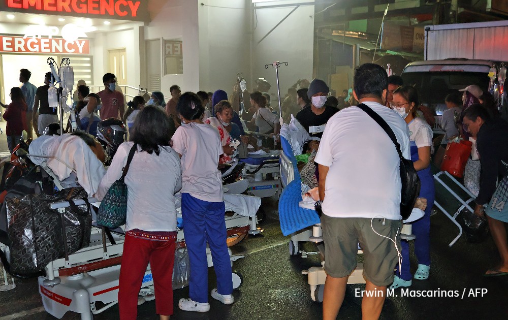 AFP's tweet photo. Images following major quakes in Mindanao of the Philippines #AFPphotos https://t.co/xJts2maYph