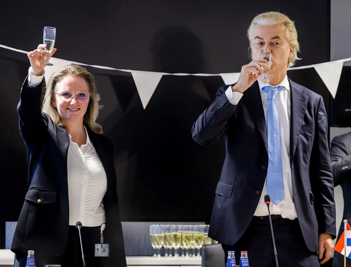 Iedereen die bij mogelijke nieuwe verkiezingen ook op de PVV van @geertwilderspvv gaat stemmen doe een ❤️
#formatie2023 #verkiezingen #verkiezingen2023