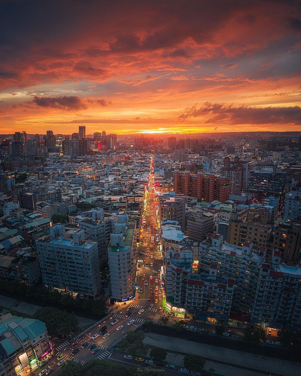 When the time is right and the breeze is not dry, go out for a walk and see different scenery.