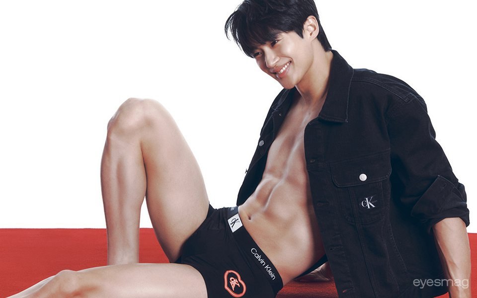 Snizana88532512's tweet photo. #eyesmagazine #calvinklein
#пенусок #byeonwooseok #byunwoosuk #변우석 #actor #actors #koreaactors #selebrity #handsome #gorgeous #hardstan https://t.co/icELYqc02r