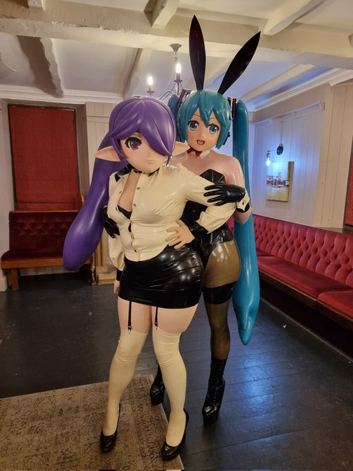Squeaky girls! 🥰  With @kigluka  📸: @Alisairie https://t.co/MnUtIpYTa2<a class="tags" target="_blank" title="On Twitter" href="/?out=eyJ0eXAiOiJKV1QiLCJhbGciOiJIUzUxMiJ9.eyJpYXQiOjE3MjA3NTU5NDgsImlzcyI6InR3cG9ybnN0YXJzLmNvbSIsIm5iZiI6MTcyMDc1NTk0OCwiZXhwIjoxNzUyMjkxOTQ4LCJyZWRpcmVjdF91cmwiOiJodHRwczovL3R3aXR0ZXIuY29tL2tpZ2x1a2EifQ.sc27T9yMoc5UqyWvKL-dq9UeZtwaS1fEpb1v9D27myIMxxXvf_TQjOi0-28T29PIzKG8mCNdwtd4ZJMRTHyYaQ">@kigluka</a><a class="tags" target="_blank" title="On Twitter" href="/?out=eyJ0eXAiOiJKV1QiLCJhbGciOiJIUzUxMiJ9.eyJpYXQiOjE3MjA3NTU5NDgsImlzcyI6InR3cG9ybnN0YXJzLmNvbSIsIm5iZiI6MTcyMDc1NTk0OCwiZXhwIjoxNzUyMjkxOTQ4LCJyZWRpcmVjdF91cmwiOiJodHRwczovL3R3aXR0ZXIuY29tL0FsaXNhaXJpZSJ9.uozgmxmdwx7Kn6J_BrJgKtlSNq-mO9SrZes2mdQW5joa1kPl72IFeM0oOdDlffNbV_zfRzBtmXqJMXFyYIrtBw">@Alisairie</a><a href="/tag/latex"class="tags"><span>#latex</span></a><a href="/tag/catsuit"class="tags"><span>#catsuit</span></a><a href="/tag/inflatable"class="tags"><span>#inflatable</span></a>