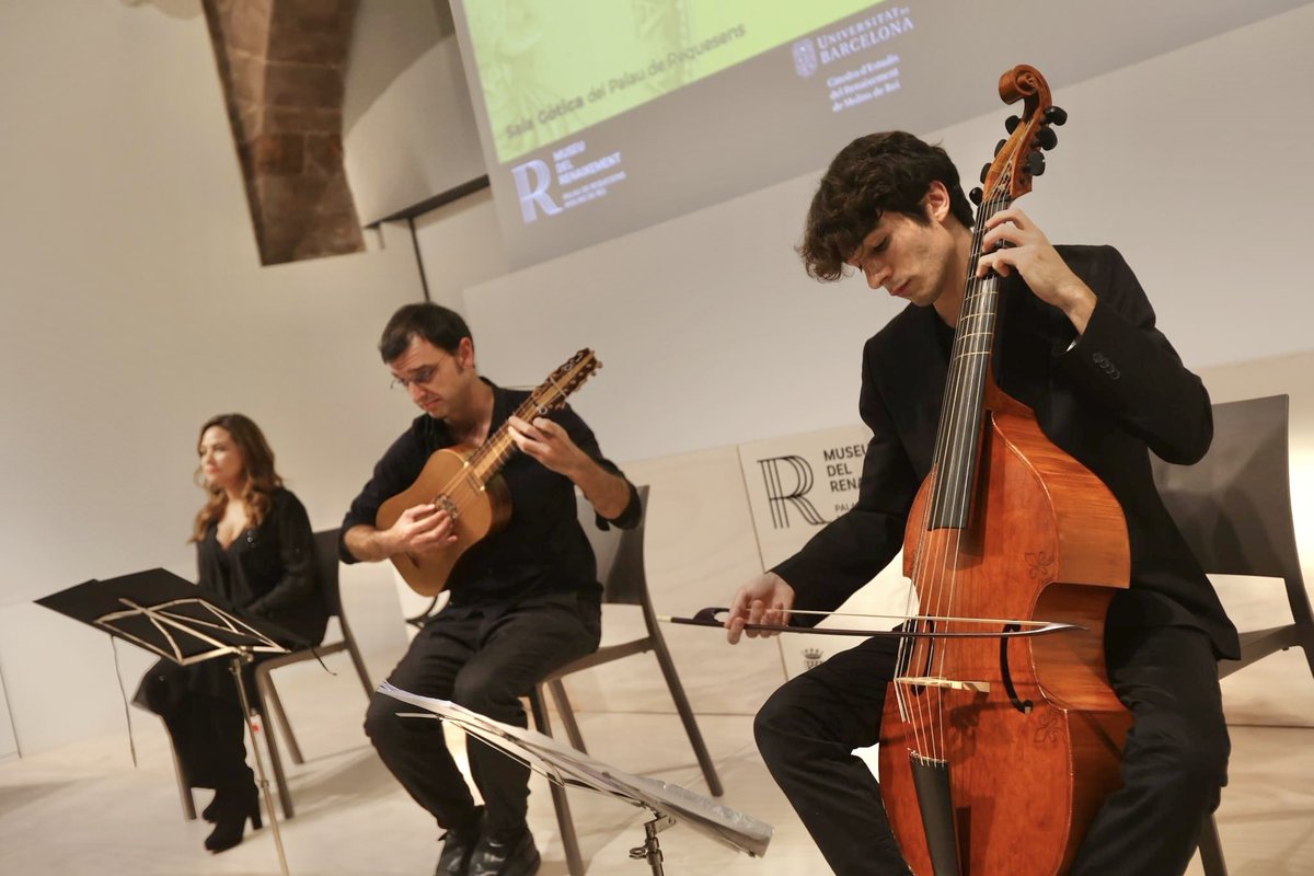 CardosoSoledad's tweet photo. Anit, a la Sala Gòtica del Palau de Requesens de Molins de Rei, fent #música del #renaixement amb #Solnegre 🤩
#Renacimiento #music #Renaissance #PalauDeRequesens #PalauRequesens #MolinsDeRei #FerranPisà #MarcDeLaLinde #SoledadCardoso https://t.co/WLMQhlDekF