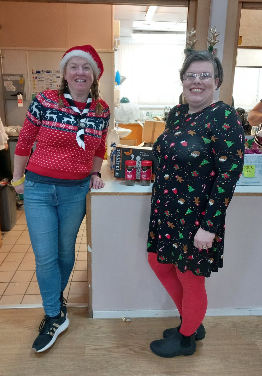 CoopSandra's tweet image. Santa was busy but it was lovely to meet Naike the Elf, Sarah and Rhona on the teas which were kindly donated by the @CoopSilver store, and last year's Local Cause, @clacksscouts.
#CommunityEvents #Kincardine #LocalCommunityFund #BeingCoop 
@TulliallanPS
@heggie_peter @Tom_MPM