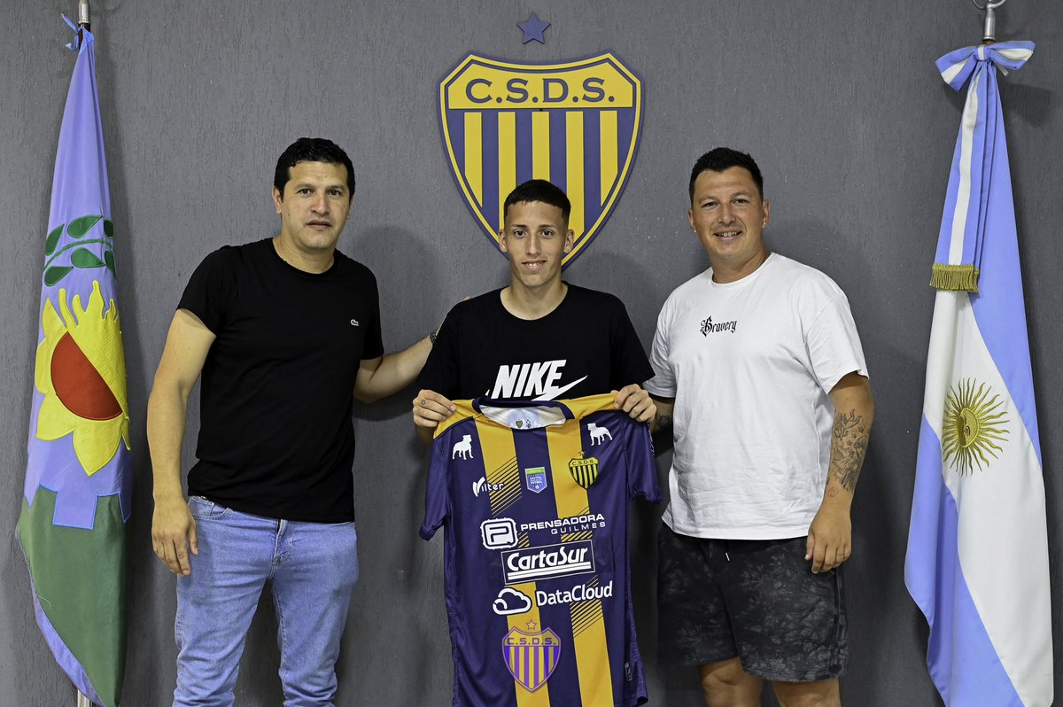 ElDockeOficial's tweet photo. #PrimerContrato 📑✒️
En el día de ayer se llevó a cabo la firma de contratos de nuestros #Juveniles que los liga con la institución.
Santiago #Martinez, Dylan #Arias y Franco #Mesa firmaron por 2 años y
Nazareno #Lopez lo hizo por 3 años.
#ElSemilleroDelDocke🌱 https://t.co/vrkHvWpfFb