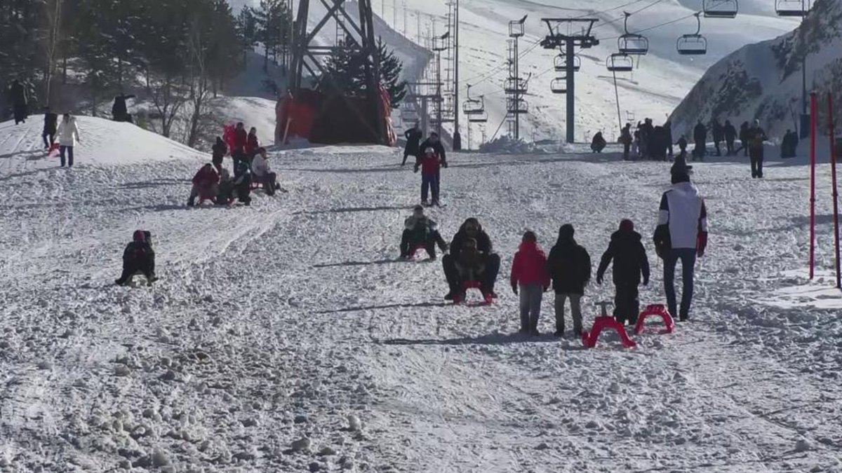 📌Palandöken’de sezon erken açıldı. Çocuklar kızak büyükler kayak keyfi yaptı. tgrthaber.com.tr/yasam-videolar…