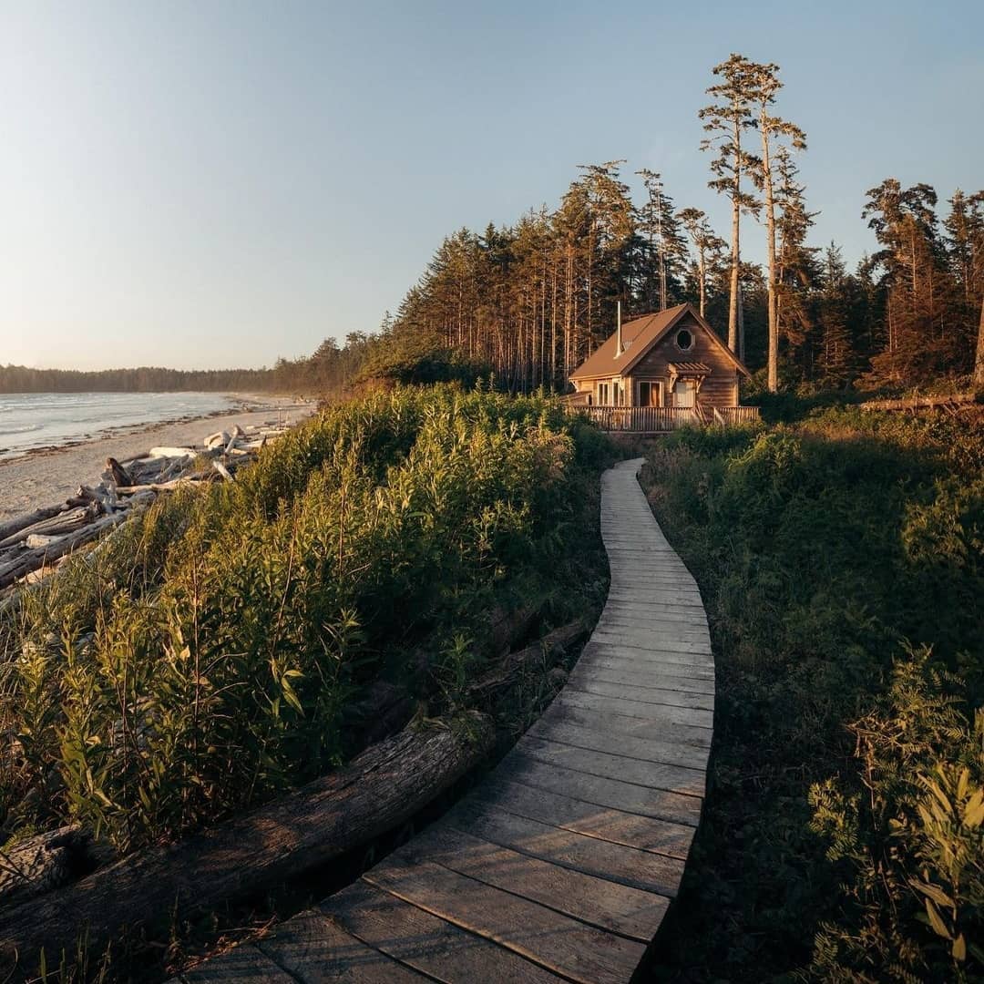 Enjoy the romantic moment and cherish daily life.