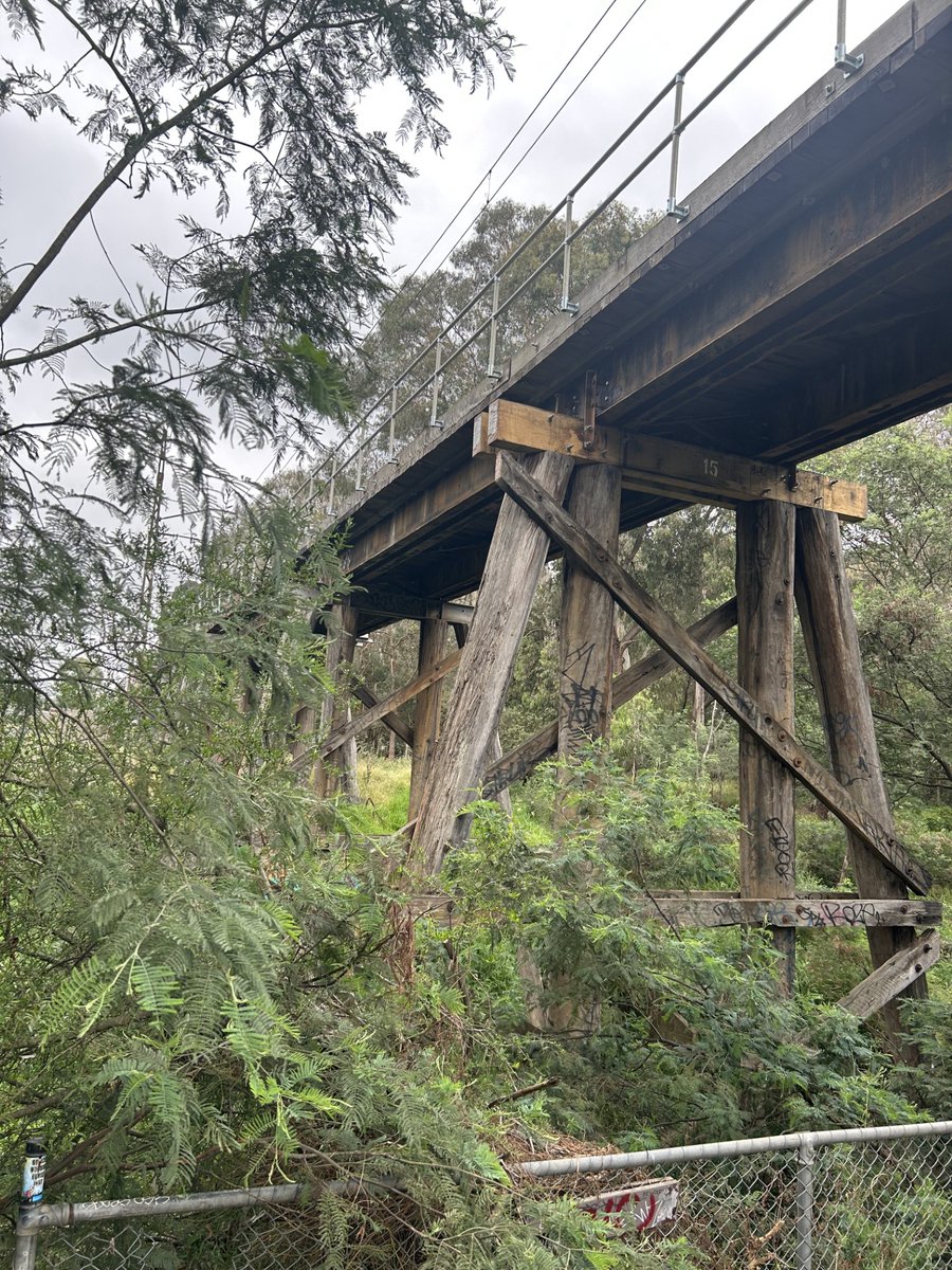 Metro will undertake works on the Eltham Trestle Bridge from 7am to 5pm, Wednesday 6 to Monday 11 December. Lane closures will occur along Panther Place, and the Diamond Creek Trail under the bridge will be closed. Detour via Panther Place. ow.ly/SXYz50QbNPP.