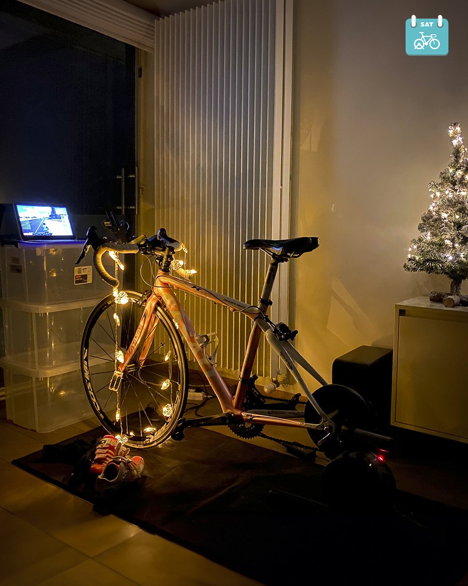 It's time for #SetUpSaturday! 🤩                                                                                                  
Share your Zwift set up, and we might share a few of our top picks of the season. 🎄🎁