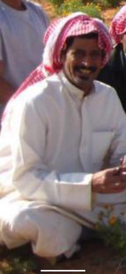 جميعنا لنفس المصير وإلى ذات الخاتمة نسير ولكن ذاكرة الأيام ستبقيك حيا رغم الرحيل فالاخلاق لا تكفن ولا تموت رحمك الله يا بو فيصل 
#فهد_عاصى_النازل