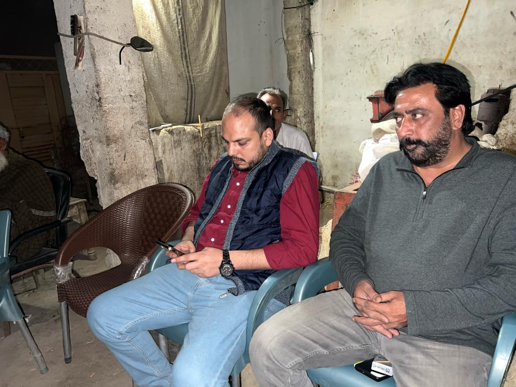 KhurramBhatti01's tweet photo. صدر ضلع ملیر فیروز خان ، اسد عثمانی ، نعیم کامران، جنرل سیکریٹری ضلع ملیر ملک احمد شیر کے ہمراہ راشدی گوٹھ میں سینئر مسلم لیگی شوکت سہتو صاحب کے ڈیرے پر ساتھیوں سے ملاقات
#PS84 #NA231 District Malir #HumTayarHain https://t.co/qgqGjTReDz