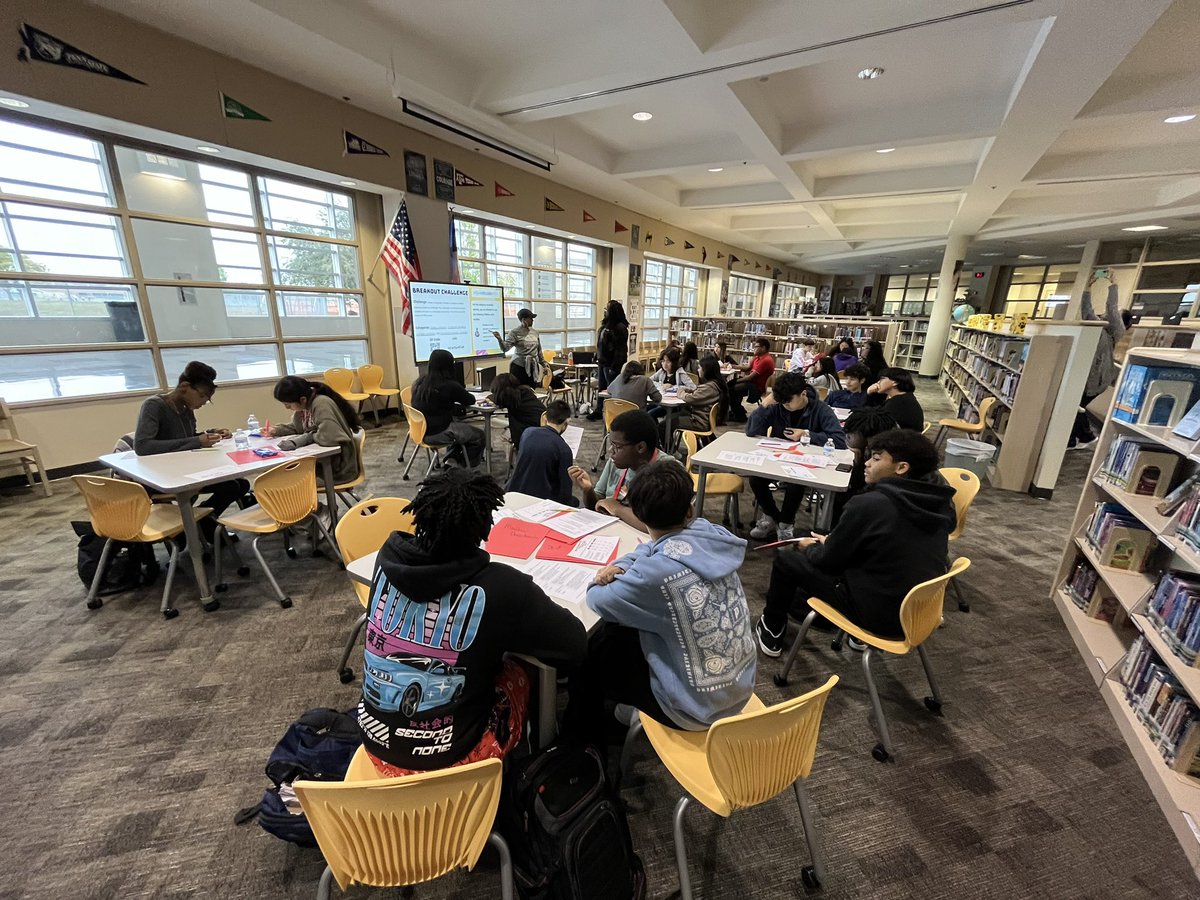 pricewilliam's tweet photo. Saturday school is a great opportunity to accelerate learning. The 120 students who showed up to participate in our first session agreed 👍🏾. @HNGCBears #SuccessEngineers https://t.co/rHsrchYOXd