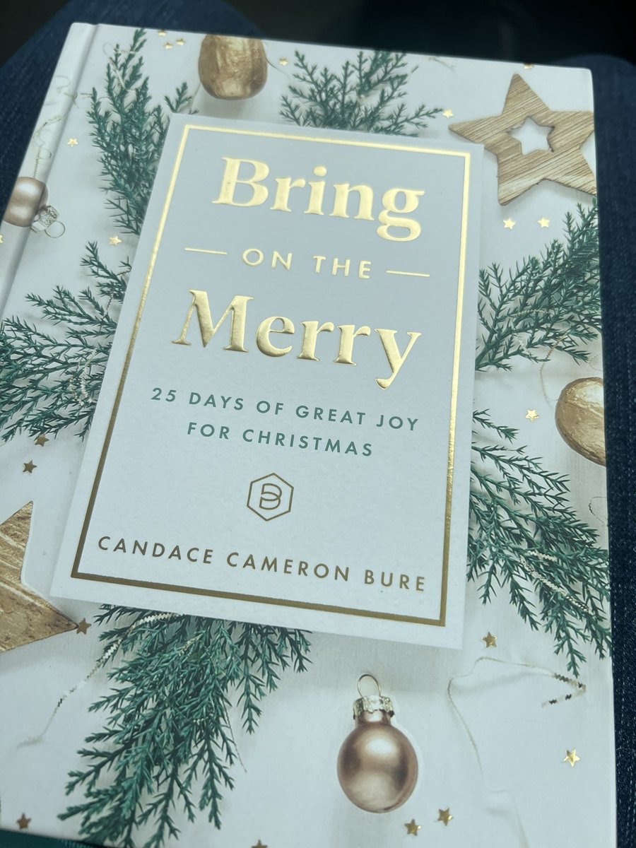 melissa_jharvey's tweet photo. Let December begin! I love Christmas!🎄#alreadydecember #ChristmasLove #FestiveSpirit https://t.co/fp6ElfzH9e