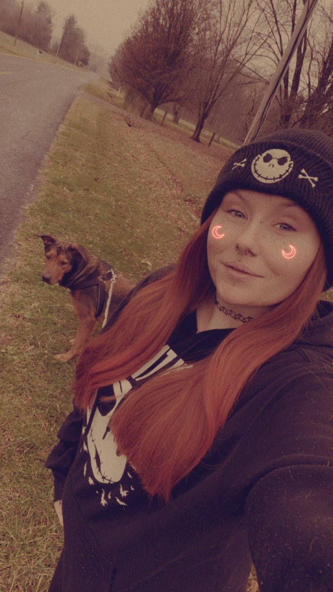 DOCMCPUFFINS420's tweet image. Walkin with Stella Mae ❤️ 
#dogsoftwitter #mixedbreed #bigdogs #girldogs