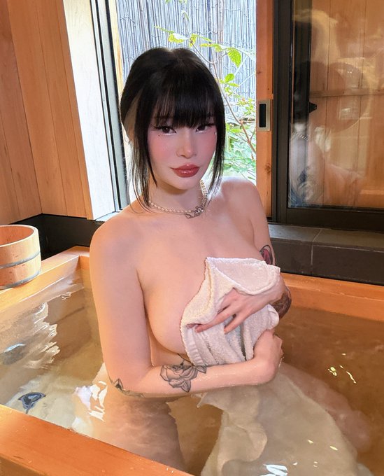 can u wash my back for me? 🧼 https://t.co/E5HARwfkr0<a href="/tag/jjk"class="tags"><span>#jjk</span></a><a href="/tag/miwa"class="tags"><span>#miwa</span></a>