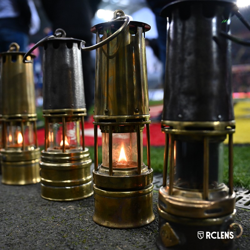 RCLens's tweet photo. Bollaert en fête ! ⛏️

#FierDEtreLensois #SainteBarbe #RCLOL