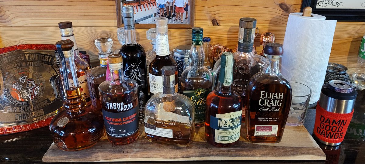 _JDAWG31_'s tweet photo. The gameday line up. Time to burn the boats! #GoDawgs https://t.co/sI078aN6OF