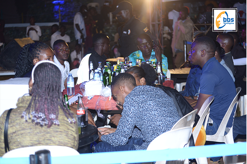 bbstvug's tweet photo. Ekiri mu Masaka Rugby Grounds kyebayita ekikambwe !! Eby'okunywa ebyabuli ngeri byasomye dda! #BBSAt7 https://t.co/fBLjqDB0Qy