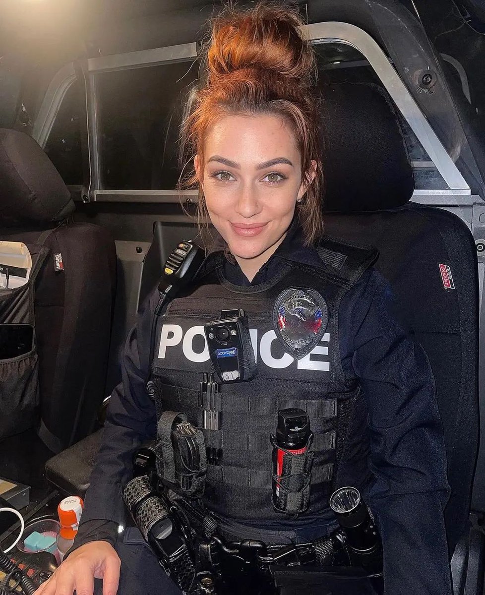 VeteranSupport7's tweet photo. 👮💙
.
.
.
#police #policeofficer #ladycop #copslivesmatter #femalecops #futurepoliceofficer #supportcops #policelivesmatter💙 https://t.co/WaOtTAjBnO