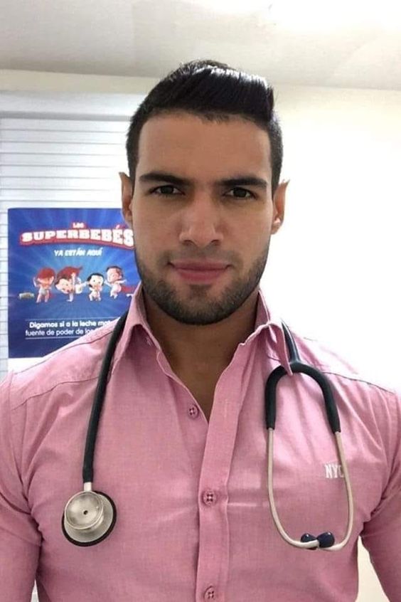 JacksonPow18500's tweet photo. I am a Doctor, what would you need?😋 https://t.co/digs2pNEHc
