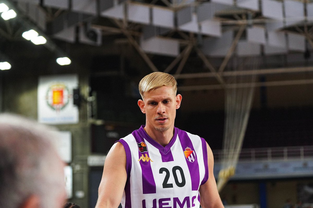 CBC_Valladolid's tweet photo. 💜🔥 𝟳 𝗧𝗥𝗜𝗣𝗟𝗘𝗦.

🤯 Ni medio normal lo de este tío. 

"¡MVP, MVP, MVP!"

@UEMC #PucelaBasket https://t.co/nyugjrkAL2