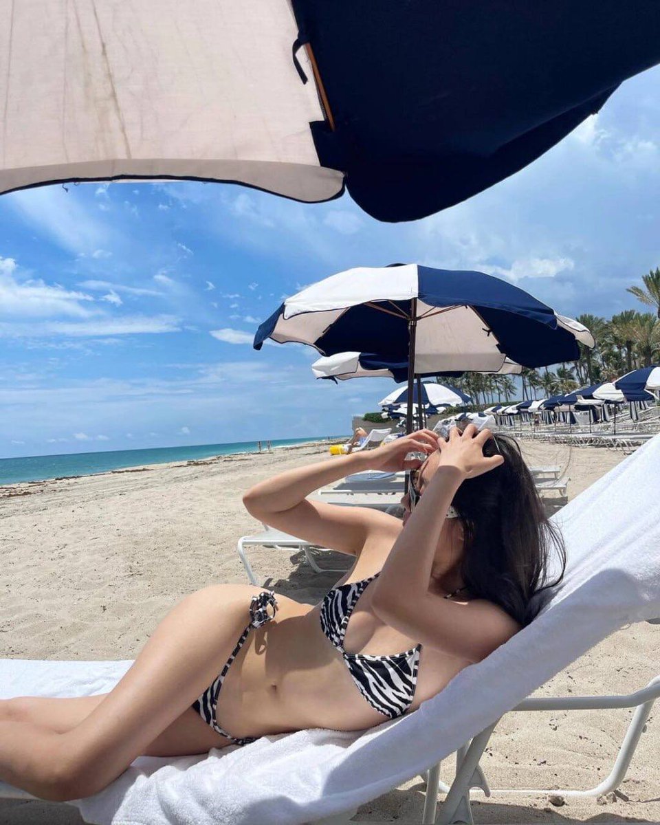 When ⳿you ᱸdon’ﾠt  travel, ⬝take ᠎risks, or ﾞfall ᠍in ᠍love, ﾠand ﾞyou ‍just ⬝hang ᱸout ‍on ‍Twitter, browse ﾠYoutube, ﾞand ᠍do things that ᠍anyone ‍can ⬝do, ⳿then ‍what’ s ﾠthe ᠎point ​of ‍being young.