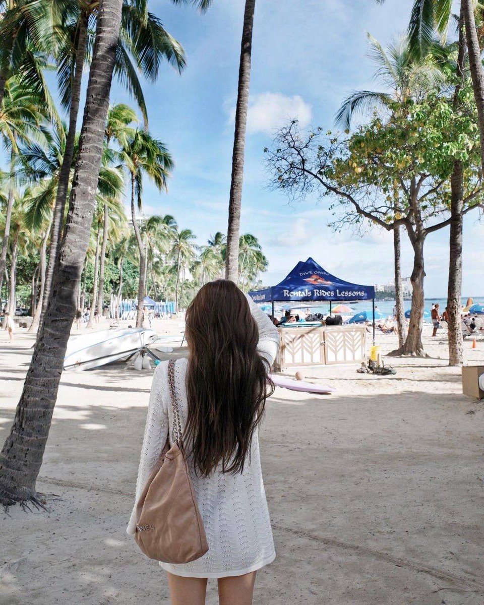 Many times, unhappiness is not because the conditions for happiness are not complete, but because life is not simple enough.