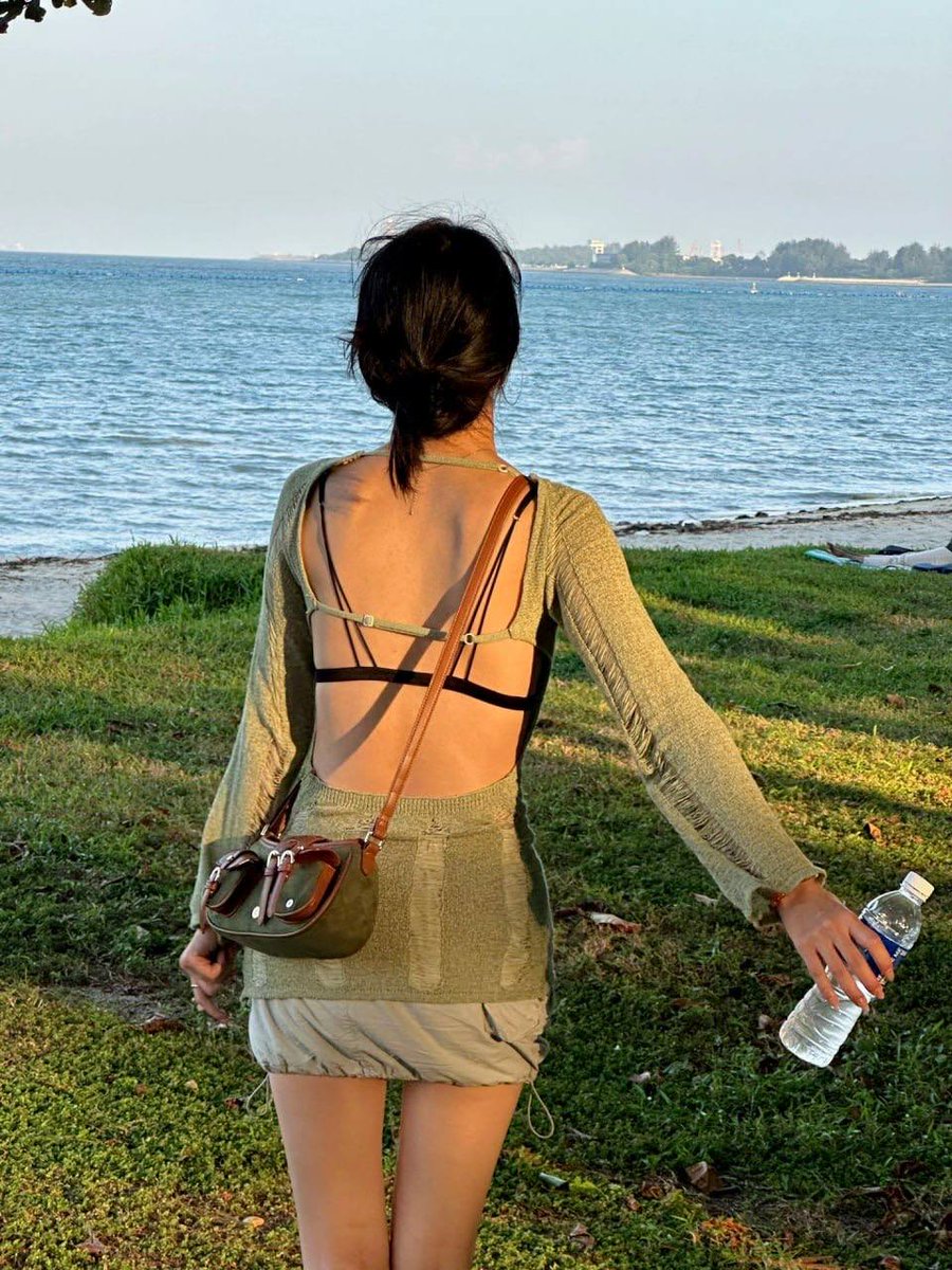 Only by enduring the hardships that others cannot bear, enduring the anger that others cannot bear, and paying more than others will you enjoy more than others.