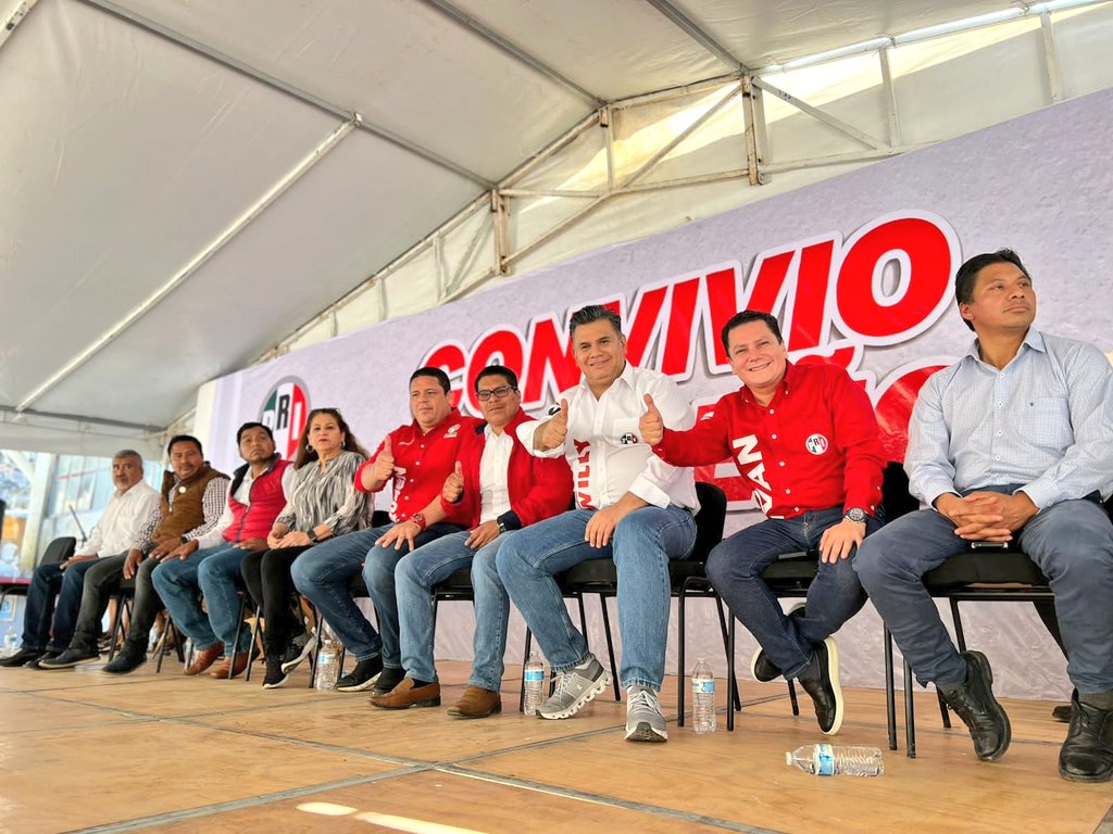 La dirigencia estatal se encuentra en Tenejapa, acompañados del  Secretario del <a href="/PRI_Nacional/">PRI</a>, <a href="/WillyOchoa_G/">Willy Ochoa</a>, y sectores del partido, para un encuentro con la militancia de este municipio, escuchamos sus inquietudes y fortalecemos los trabajos frente al próximo proceso electoral.