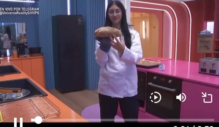 Cindys03836720's tweet image. Laura Bozzo nunca quiso dejar a Naomi que hiciera la comida, porque la ha odiado siempre!. Prefería rebajarse ante la sorgalleta!. Y ahora han descubierto q @frasesdenaomii es una gran cocinera!mejor q sorgalleta! #GHVIPGala12 #GHVIP2N #GHVIP01D @NaomiFanghvip8 @StephanieR1c 💓🧡