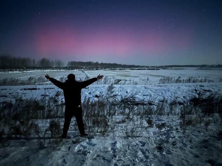 XinhuaItalia's tweet photo. L'aurora polare illumina il cielo di Jiamusi, nella provincia nord-orientale cinese dello Heilongjiang, ieri primo dicembre 2023.
#AuroraBorealisMagic ✨ #JiamusiSky 🌌 #HeilongjiangBeauty 🇨🇳
#NorthernLights 🌠 #CelestialShow 🌌 #WinterNights ❄️
#NatureWonders 🌏 https://t.co/mw9bsk43ld