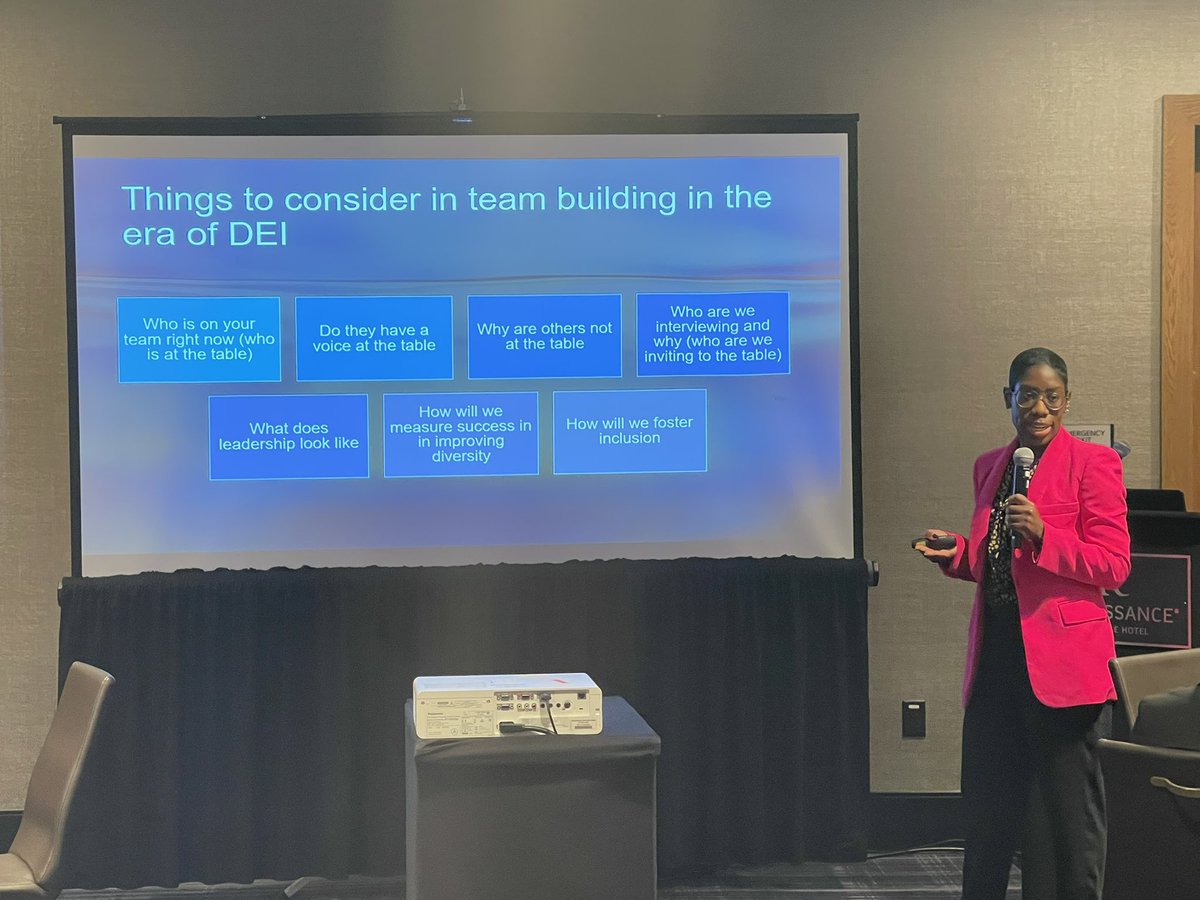 👉🏽 @AdjoaGIMD sharing thought provoking considerations in team building in the era of diversity ⬇️ 👉🏽 How to move forward? 🔸set goals & measure success 🔸track inclusion & retention 🔸diverse search teams 🔸mentorship & sponsorship 🔸create safe space